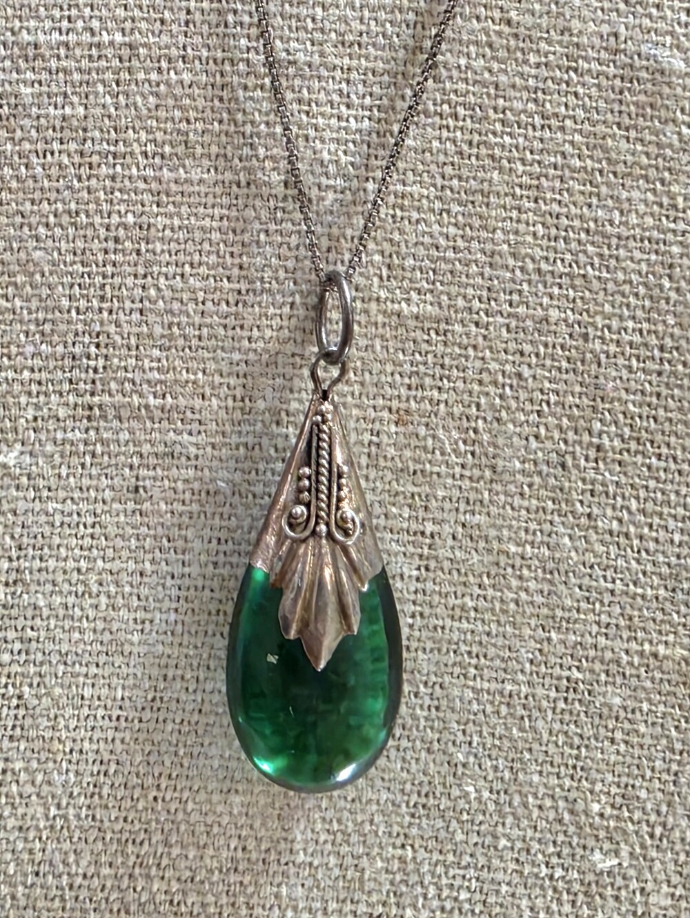 Vintage 925 Sterling Filagree Box Chain w Emerald Green Glass Pendant